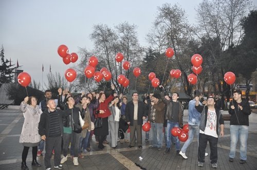 ZONGULDAKLI ENGELLİLER DİLEK BALONU UÇURDU