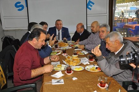 CHP KAHVALTIDA BULUŞTU