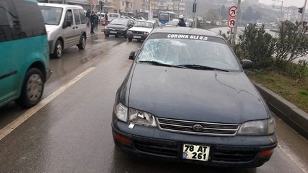 OTOMOBİLİN ÇARPTIĞI ÖĞRENCİ YARALANDI