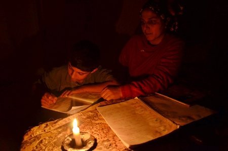 MUM ALEVİYLE ÖDEV MESAİSİ