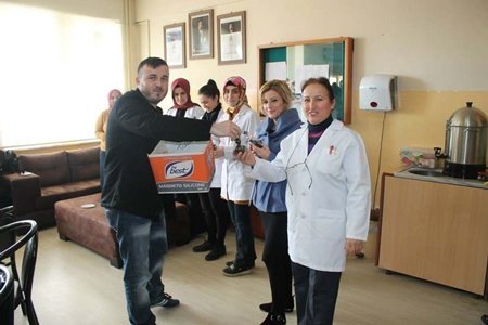 MADENCİLER DERNEĞİNDEN ÖĞRETMENLERE MADENCİ HEYKELİ