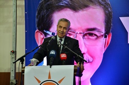 ARINÇ, ATASÖZLERİYLE SALONU GÜLMEKTEN KIRDI GEÇİRDİ