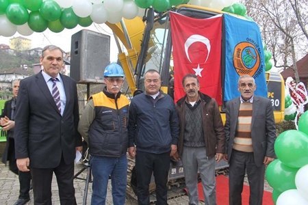 ÇAM YERİNE GELİR GETİRİCİ FİDANLAR DİKİLİYOR