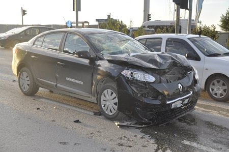 KIRMIZI IŞIK İHLALİ: 1 YARALI