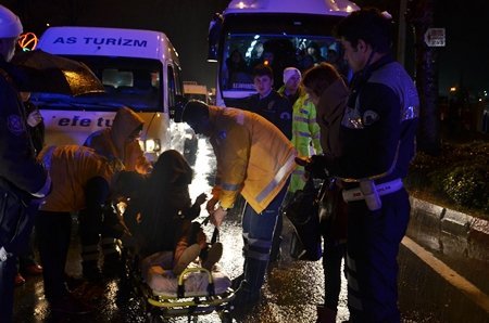 Yolun Karşısına Geçmek İsterken Midibüs Çarptı