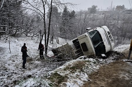 Çöp Kamyonu Devrildi