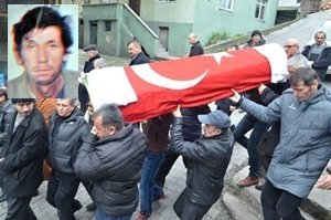 ÇÖP KAMYONUNUN ALTINDA KALAN TEMİZLİK İŞÇİSİ SON YOLCULUĞUNA UĞURLANDI