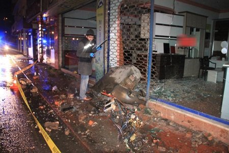 Kaza Yapıp Eve Kaçan Oğlunu Karakola Teslim Etti