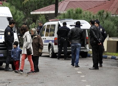 İnternetten Tanıştığı Kız Arkadaşını Çalıntı Arabayla Gezdirmeye Kalktı