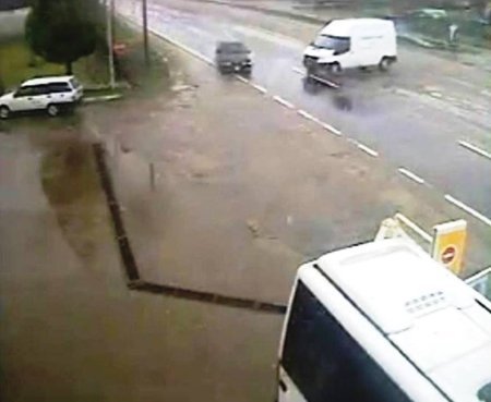 Trafik Kazası Saniye Saniye Görüntülendi