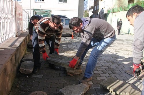 Osmanlı Dönemine Ait Mezar Taşları Müzeye Taşındı (Görüntülü)