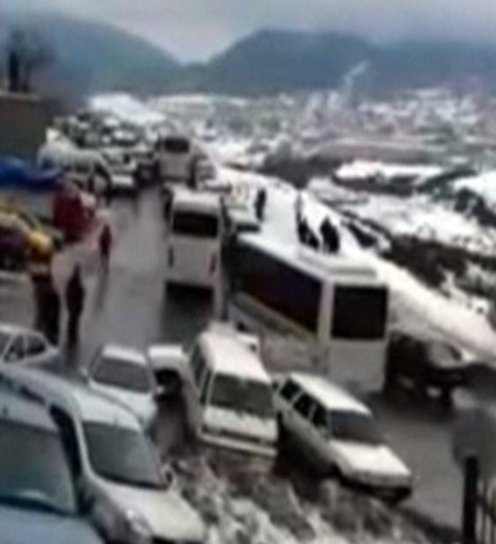 Hatalı Parklar Ambulansa Geçit Vermedi