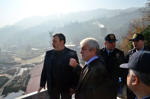 MADEN KAZALARINA KAR?I ?REFLEKS PLANI? ZONGULDAK EMN?YET?, B?R KAZA ANINDA ÖZEL MADEN OCAKLARINA ULA?IMIN EN KISA SÜREDE SA?LANMASI ?Ç?N AC?L EYLEM PLANI HAZIRLADI TTK ?LE ORTAKLA?A YAPILAN PLAN SAYES?NDE OLASI FAC?ALARDA AC?L MÜDAHALE T?MLER?N?N HIZLI ?EK?LDE BÖLGEYE ULA?MASI HEDEFLEN?YOR