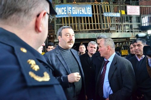MADEN KAZALARINA KAR?I ?REFLEKS PLANI? ZONGULDAK EMN?YET?, B?R KAZA ANINDA ÖZEL MADEN OCAKLARINA ULA?IMIN EN KISA SÜREDE SA?LANMASI ?Ç?N AC?L EYLEM PLANI HAZIRLADI TTK ?LE ORTAKLA?A YAPILAN PLAN SAYES?NDE OLASI FAC?ALARDA AC?L MÜDAHALE T?MLER?N?N HIZLI ?EK?LDE BÖLGEYE ULA?MASI HEDEFLEN?YOR