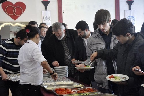 YET?M A?LELER KAHVALTIDA BULU?TU