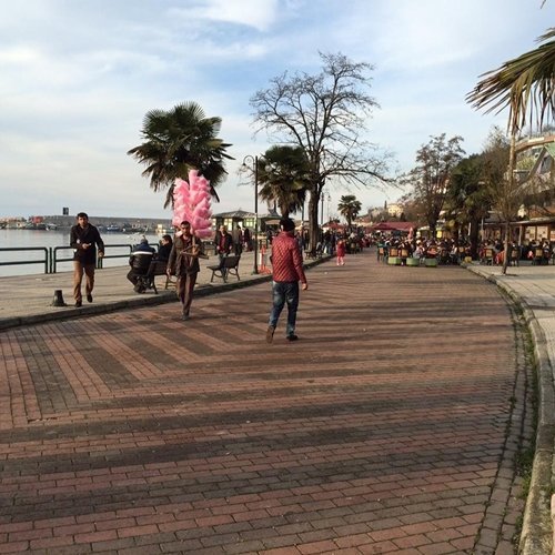 SICAK HAVAYI FIRSAT B?LEN ZONGULDAKLILAR SOLU?U DEN?Z KENARINDA ALDI