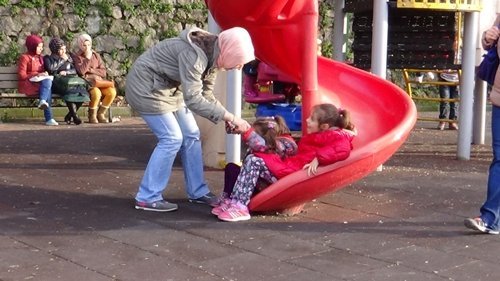 SICAK HAVAYI FIRSAT B?LEN ZONGULDAKLILAR SOLU?U DEN?Z KENARINDA ALDI