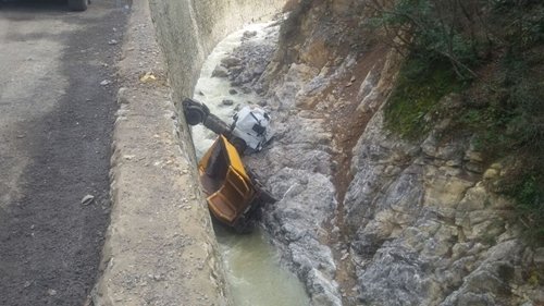 TIR DEREYE UÇTU: 1 YARALI