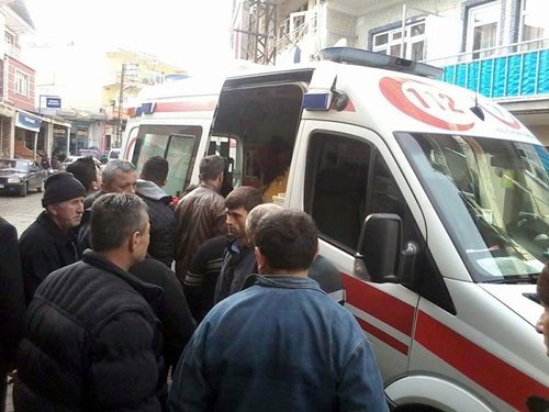 KONTROLDEN ÇIKAN TARIM ARACI TAKLA ATTI: 5 YARALI