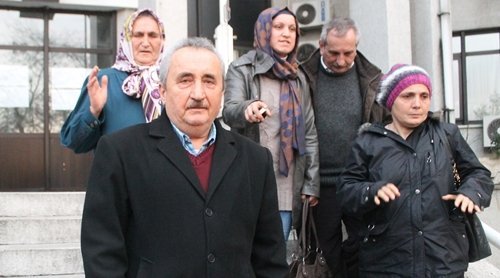 MADEN FAC?ASININ ?LK DAVASININ ARDINDAN ARBEDE ZONGULDAK?TA 7 OCAK 2013 TAR?H?NDE 8 MADEN ??Ç?S?N?N METAN GAZI PÜSKÜRMES? SONUCU HAYATINI KAYBETMES?YLE ?LG?L? DAVANIN ?LK DURU?MASI BUGÜN GÖRÜLDÜ E??N? MADENDE KAYBEDEN KADIN DERNEK BA?KANINA TEPK? GÖSTERD?