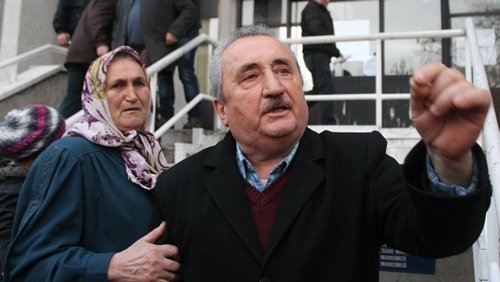 MADEN FAC?ASININ ?LK DAVASININ ARDINDAN ARBEDE ZONGULDAK?TA 7 OCAK 2013 TAR?H?NDE 8 MADEN ??Ç?S?N?N METAN GAZI PÜSKÜRMES? SONUCU HAYATINI KAYBETMES?YLE ?LG?L? DAVANIN ?LK DURU?MASI BUGÜN GÖRÜLDÜ E??N? MADENDE KAYBEDEN KADIN DERNEK BA?KANINA TEPK? GÖSTERD?