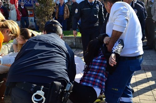 (ÖZEL HABER) L?SEL? KIZLAR ALKOLDEN ZEH?RLEND? POL?SE 'BÖREKTEN ZEH?RLEND?K' DED?LER ALKOL ALDIKLARI ORTAYA ÇIKTI