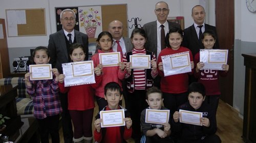 FİLYOS ZÜBEYDE İLKOKULUNDA BAŞARILI OLAN ÖĞRENCİLER TAKDİR BELGELERİNİ ALDILAR (GÖRÜNTÜLÜ)