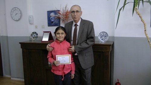 BA?ARILI OLAN Ö?RENC?LER TAKD?R BELGELER?N? ALDILAR