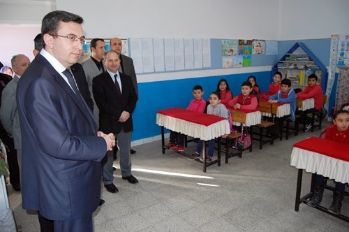 (ÖZEL HABER) ENGELL? Ö?RETMEN, Ö?RENC?LER?NE KARNELER?N? DA?ITTI