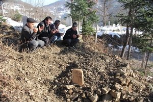(ÖZEL HABER) 15 YILDIR KÜS OLAN AB? KARDE?, 5 SAAT ARAYLA ÖLDÜ A?ABEY?N?N ÖLÜM HABER?NE ÜZÜLEN KARDE? DE HAYATINI KAYBETT?