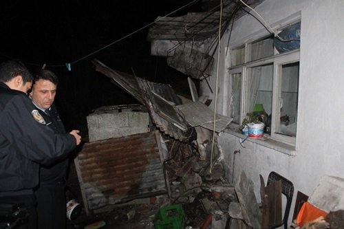 BALKON ÜZER?NE ÇÖKTÜ