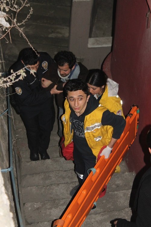 BALKON ÜZER?NE ÇÖKTÜ