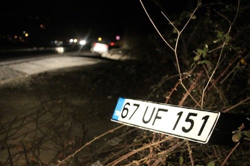 OTOMOB?L 3 METRE HAVALANIP ELEKTR?K D?RE??NE ÇARPTI HURDAYA DÖNEN OTOMOB?LDEN SA? KURTULAN SÜRÜCÜ HASTANEDE TEDAV?Y? KABUL ETMED?