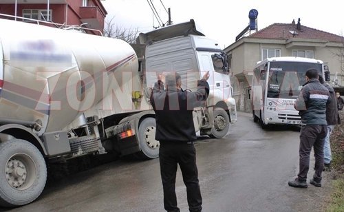 Son Dakika: Türkali’de Çimento Yüklü TIR Yan Yattı (Görüntülü)