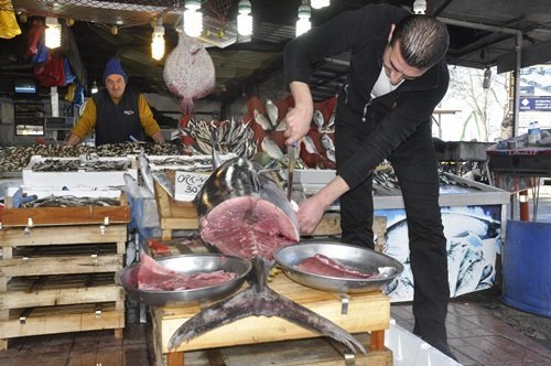 40 KİLOLUK ORKİNOS GRAM GRAM SATILIYOR