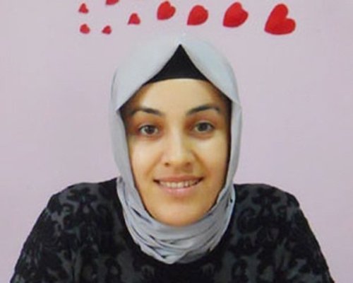 TRAF?K KAZASINDA ÖLEN Ö?RETMEN SON YOLCULU?UNA U?URLANDI CENAZE TÖREN?NDE E?? ?Ç?N GIYAB? CENAZE NAMAZI KILINDI