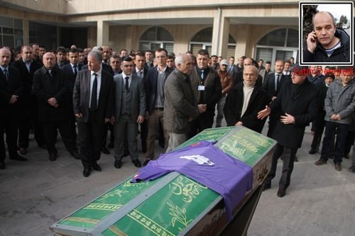 KALP KRİZİNDEN HAYATINI KAYBEDEN ESKİ FUTBOLCU İÇİN BELEDİYEDE TÖREN DÜZENLENDİ