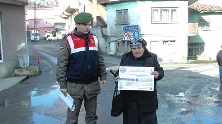 JANDARMA VATANDA?LARA UYARICI BRO?ÜRLER DA?ITTI