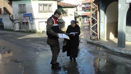 JANDARMA VATANDA?LARA UYARICI BRO?ÜRLER DA?ITTI
