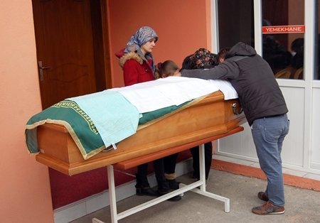 (ÖZEL HABER) ?TALYA AÇIKLARINDA BATAN GEM?N?N PERSONEL? SON YOLCULU?UNA U?URLANDI