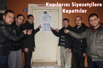 TEPKİLERİNİ KIRAATHANE KAPISINA ASTIKLARI YAZIYLA GÖSTERDİLER