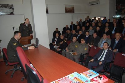 JANDARMA ÇAYCUMALILARI HIRSIZLIK OLAYLARINA KARŞI BİLİNÇLENDİRDİ (GÖRÜNTÜLÜ)