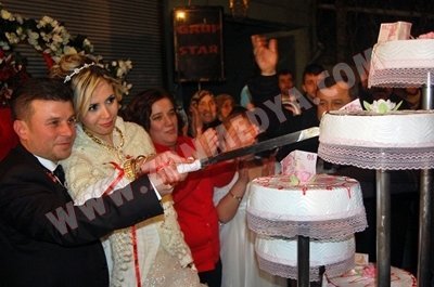 (ÖZEL HABER) CEZAY?RL? MERYEM GÖNLÜNÜ ZONGULDAKLI RECEP?E KAPTIRDI GURBETE ÇALI?MAYA G?TT?, CEZAY?RL? MERYEM?LE TANI?TI