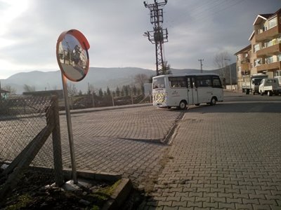 SALTUKOVA’DA SÜRÜCÜLER İÇİN AYNA YERLEŞTİRİLDİ