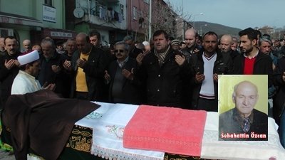 GAZETECİ AYDEMİR, KAYINPEDERİNİ SON YOLCULUĞUNA UĞURLADI GÖRÜNTÜLÜ)