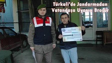 JANDARMA TÜRKALİ’DE VATANDAŞLARA UYARICI BROŞÜRLER DAĞITTI