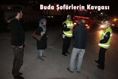 İKİ SÜRÜCÜ ARASINDA AYNA TARTIŞMASI SİNİRLERİ GERDİ (GÖRÜNTÜLÜ)