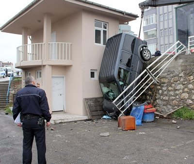 KARABÜK’TE TRAFİK KAZASI: 1’İ AĞIR 2 YARALI