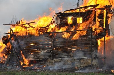 PINARBAŞI’NDA 2 EV YANDI