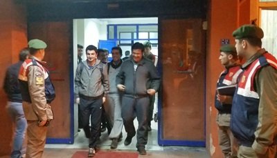 (ÖZEL HABER) ?ELALE GEZ?S?NDE KAYBOLAN 5 ÜN?VERS?TEL? BULUNDU REHBERS?Z GEZ?YE ÇIKAN BE? ÜN?VERS?TEL? GENC?N ?MDADINA JANDARMA VE AFAD YET??T?